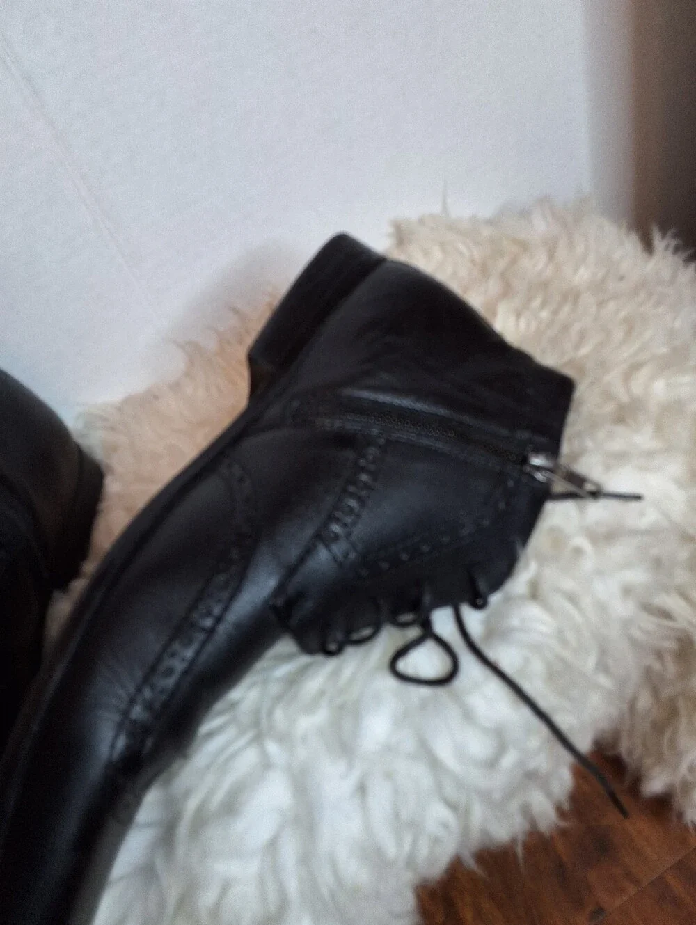 GUESS Men’s 8.5 Black Leather Wingtip Brogue Ankle Boots Lace Up9 Zip